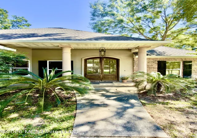 Photo 2 of Single family home for sale at 814 Canebreak Dr, Ocean Springs, MS 39564 | MLS# 4165227 | Listing updated on 2026-10-13