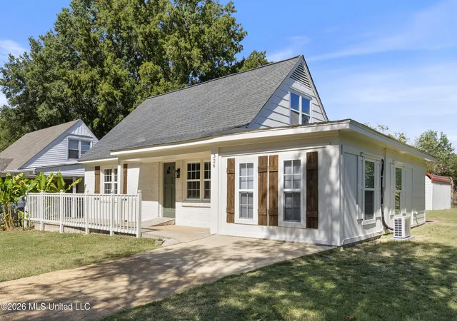 Photo 2 of Sale Pending at 326 Hillbrook Dr, Southaven, MS 38671 | MLS# 4165245 | Listing updated on 2026-10-21