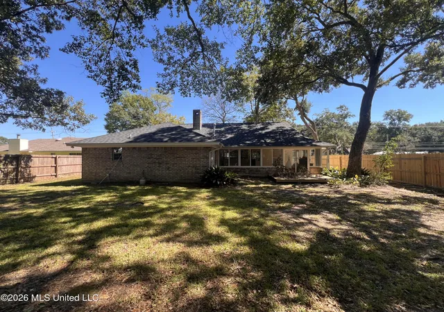 Photo 3 of Single family home for sale at 2621 Beachview Dr, Ocean Springs, MS 39564 | MLS# 4165364 | Listing updated on 2026-10-13