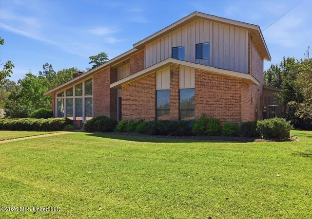 Photo 2 of Sale Pending at 231 Kitchings Dr, Clinton, MS 39056 | MLS# 4165443 | Listing updated on 2026-10-15