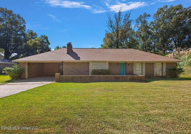 Photo 1 of Single family home for sale at 504 Oakwood Dr, Vicksburg, MS 39180 | MLS# 4165427 | Listing updated on 2026-10-13