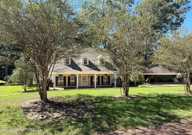 Photo 2 of Single family home for sale at 121 Woodhaven Dr, Natchez, MS 39120 | MLS# 4165310 | Listing updated on 2026-10-12