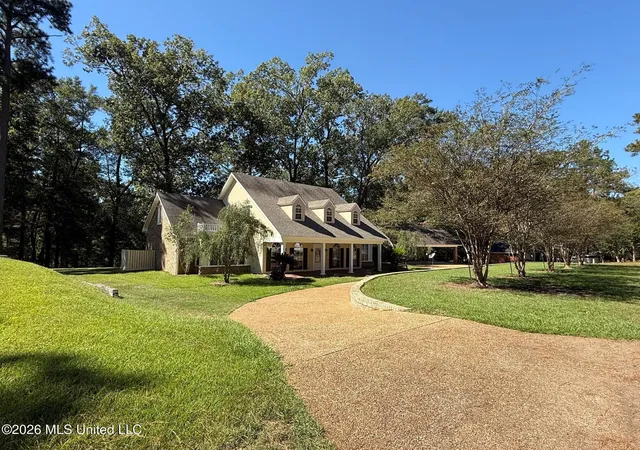 Photo 3 of Single family home for sale at 121 Woodhaven Dr, Natchez, MS 39120 | MLS# 4165310 | Listing updated on 2026-10-12
