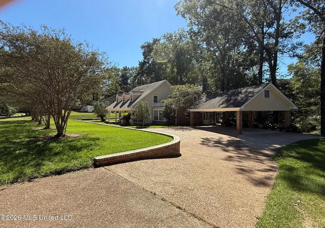 Photo 3 of Single family home for sale at 121 Woodhaven Dr, Natchez, MS 39120 | MLS# 4165310 | Listing updated on 2026-10-12