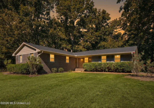 Photo 1 of Single family home for sale at 1098 W Woodward Ave, Holly Springs, MS 38635 | MLS# 4165339 | Listing updated on 2026-10-12