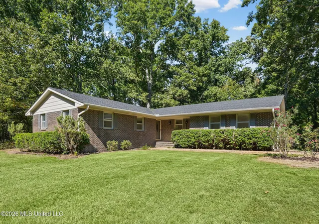 Photo 1 of Single family home for sale at 1098 W Woodward Ave, Holly Springs, MS 38635 | MLS# 4165339 | Listing updated on 2026-10-12