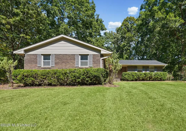 Photo 2 of Single family home for sale at 1098 W Woodward Ave, Holly Springs, MS 38635 | MLS# 4165339 | Listing updated on 2026-10-12