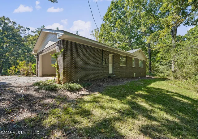 Photo 4 of Single family home for sale at 1098 W Woodward Ave, Holly Springs, MS 38635 | MLS# 4165339 | Listing updated on 2026-10-12