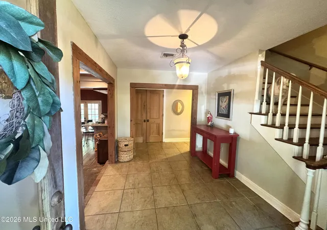 Photo 2 of Single family home for sale at 4433 Deer Crk Dr, Jackson, MS 39211 | MLS# 4165345 | Listing updated on 2026-10-13