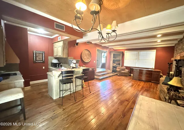 Photo 4 of Single family home for sale at 4433 Deer Crk Dr, Jackson, MS 39211 | MLS# 4165345 | Listing updated on 2026-10-13