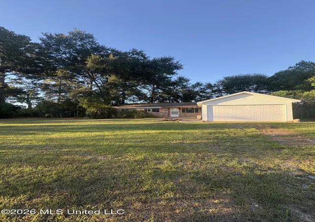 Photo 1 of Sale Pending at 105 Hulon St, Ellisville, MS 39437 | MLS# 4165447 | Listing updated on 2026-10-15