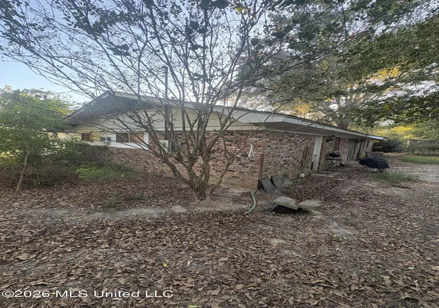 Photo 3 of Sale Pending at 105 Hulon St, Ellisville, MS 39437 | MLS# 4165447 | Listing updated on 2026-10-15