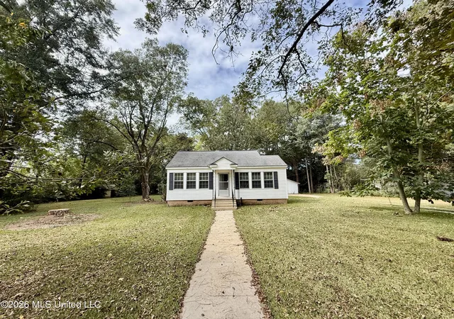 Photo 1 of Single family home for sale at 302 3rd Avenue, Magee, MS 39111 | MLS# 4165413 | Listing updated on 2026-10-13