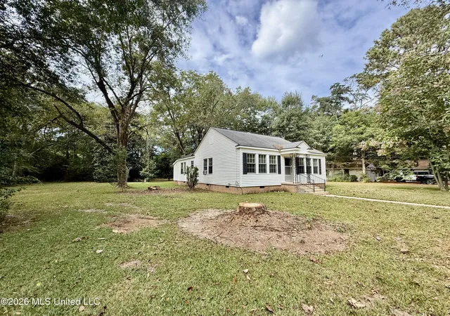 Photo 2 of Single family home for sale at 302 3rd Avenue, Magee, MS 39111 | MLS# 4165413 | Listing updated on 2026-10-13