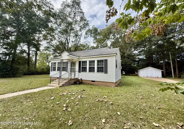 Photo 3 of Single family home for sale at 302 3rd Avenue, Magee, MS 39111 | MLS# 4165413 | Listing updated on 2026-10-13