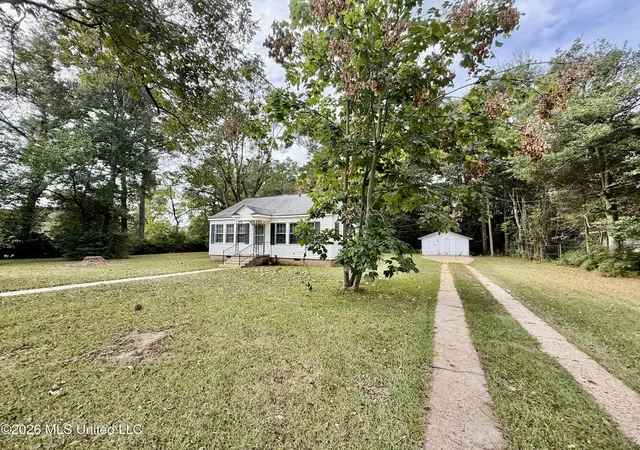 Photo 3 of Single family home for sale at 302 3rd Avenue, Magee, MS 39111 | MLS# 4165413 | Listing updated on 2026-10-13
