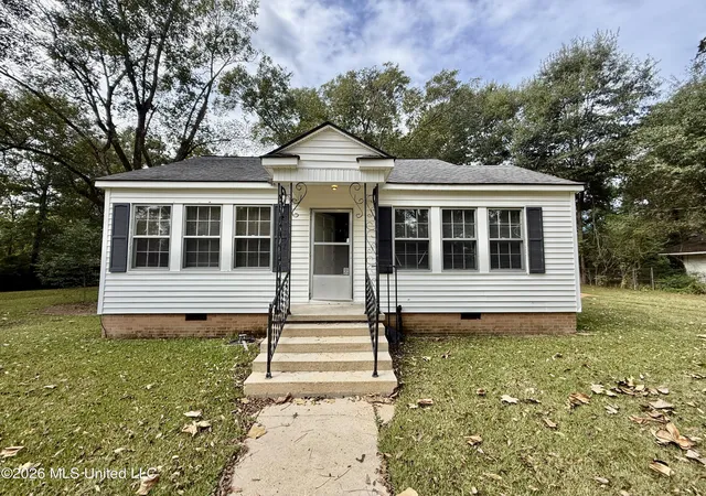 Photo 4 of Single family home for sale at 302 3rd Avenue, Magee, MS 39111 | MLS# 4165413 | Listing updated on 2026-10-13