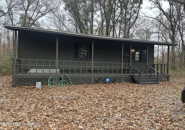 Photo 2 of Single family home for sale at 1070 E Broadwater Rd, Byram, MS 39212 | MLS# 4165392 | Listing updated on 2026-10-13