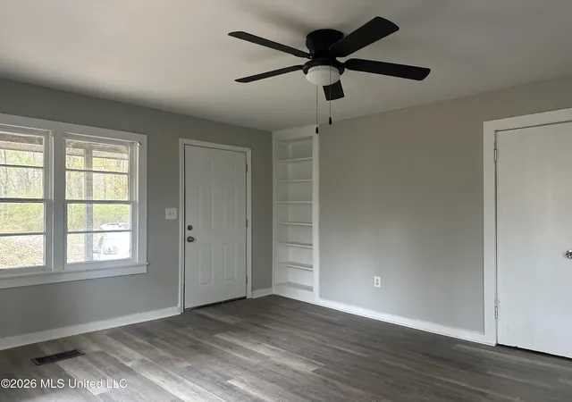Photo 3 of Single family home for sale at 1070 E Broadwater Rd, Byram, MS 39212 | MLS# 4165392 | Listing updated on 2026-10-13