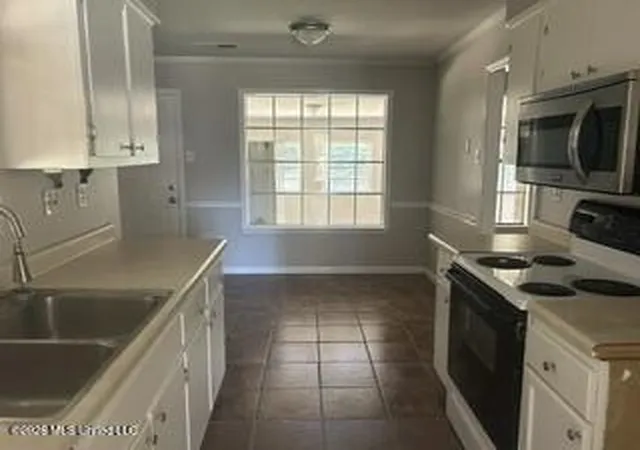Photo 1 of Single family home for sale at 8278 W Lake Shore Dr, Southaven, MS 38671 | MLS# 4165403 | Listing updated on 2026-10-24