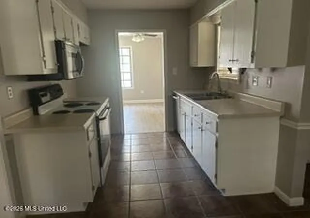 Photo 2 of Single family home for sale at 8278 W Lake Shore Dr, Southaven, MS 38671 | MLS# 4165403 | Listing updated on 2026-10-24