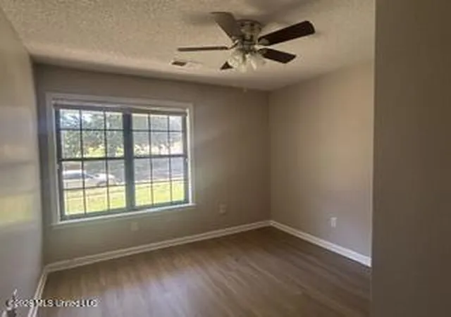 Photo 4 of Single family home for sale at 8278 W Lake Shore Dr, Southaven, MS 38671 | MLS# 4165403 | Listing updated on 2026-10-24