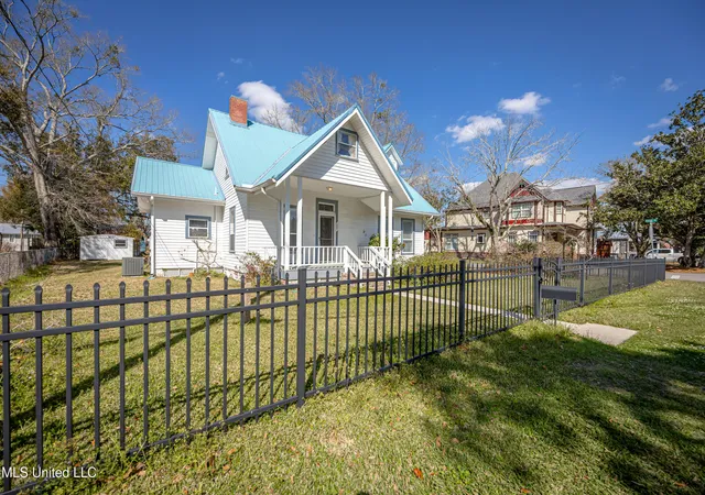 Photo 3 of Single family home for sale at 1209 Calhoun Ave, Ocean Springs, MS 39564 | MLS# 4165440 | Listing updated on 2026-10-23