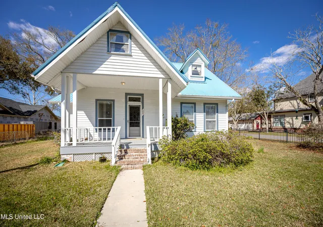 Photo 4 of Single family home for sale at 1209 Calhoun Ave, Ocean Springs, MS 39564 | MLS# 4165440 | Listing updated on 2026-10-23