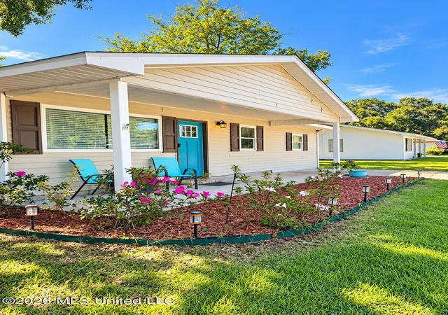 Photo 2 of Single family home for sale at 406 Woody Cir, Ocean Springs, MS 39564 | MLS# 4165456 | Listing updated on 2026-10-15