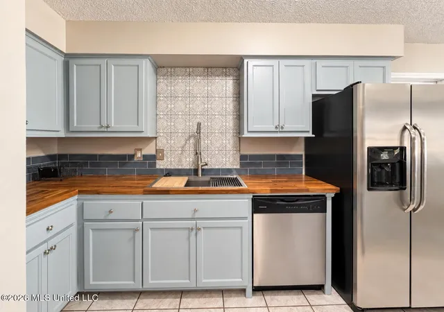 Photo 4 of Single family home for sale at 406 Woody Cir, Ocean Springs, MS 39564 | MLS# 4165456 | Listing updated on 2026-10-15