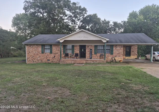 Single family home for sale at 317 Ridgetop Dr, Senatobia, MS 38668 | MLS# 4165519