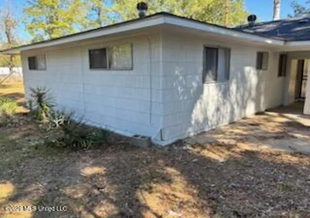 Photo 3 of Single family home for sale at 1645 Camellia Ln, Jackson, MS 39204 | MLS# 4165513 | Listing updated on 2026-10-14