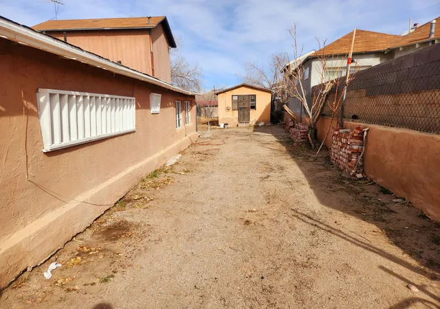 Photo 3 of Sale Pending at 609 Page Ave Ne, Albuquerque, NM 87102 | MLS# 1077515 | Listing updated on 2026-09-03