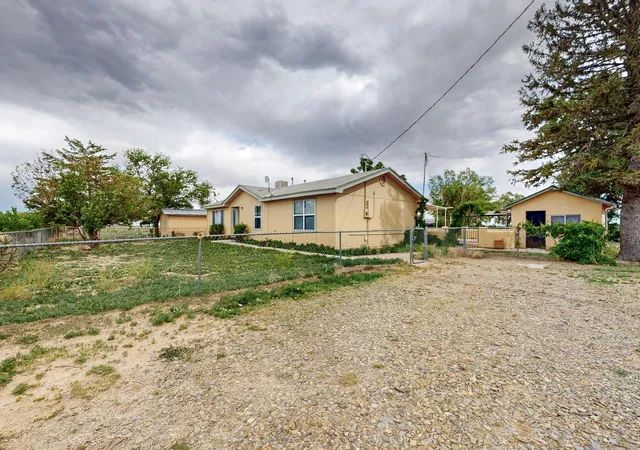 Photo 3 of Sale Pending at 10 E Howell Rd, Estancia, NM 87016 | MLS# 1085024 | Listing updated on 2026-09-03