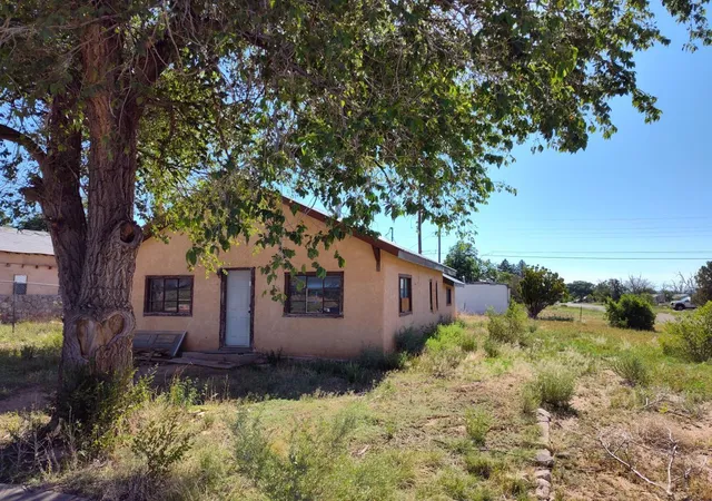 Photo 1 of Sale Pending at 300 N Roosevelt Ave, Mountainair, NM 87036 | MLS# 1086198 | Listing updated on 2026-09-07