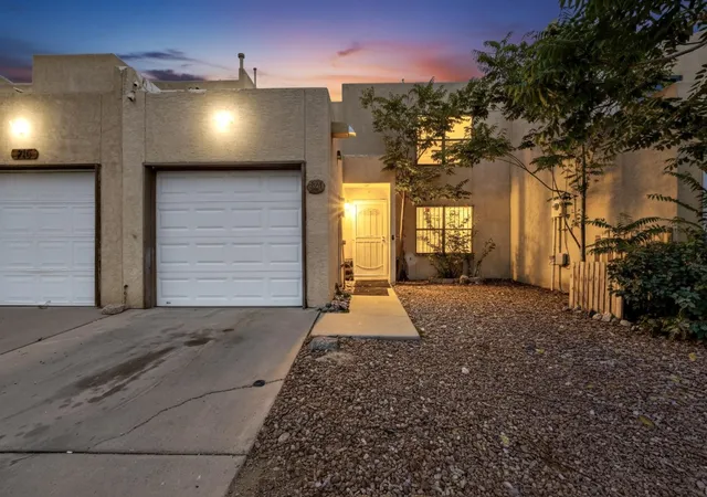 Photo 1 of Townhouse for sale at 220 Shawnee Ct Se, Albuquerque, NM 87108 | MLS# 1092938 | Listing updated on 2026-10-04