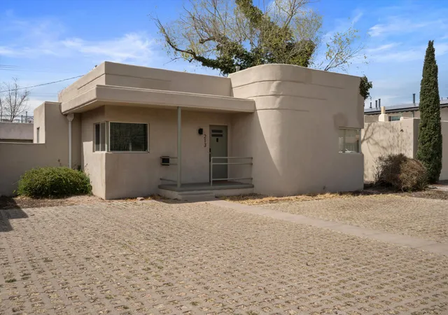 Photo 3 of Sale Pending at 213 Girard Blvd Se, Albuquerque, NM 87106 | MLS# 1094040 | Listing updated on 2026-09-08
