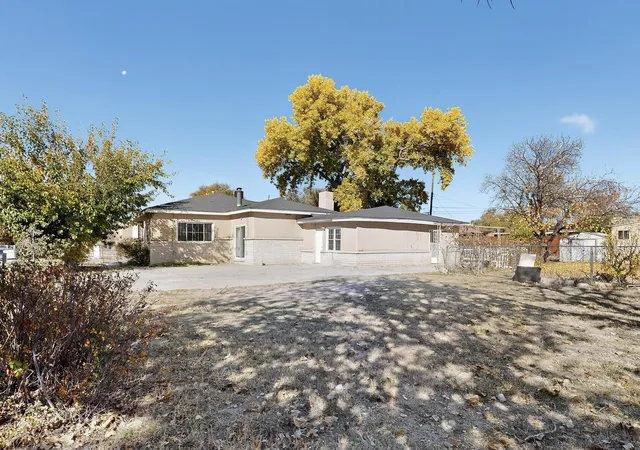 Photo 2 of Sale Pending at 2715 Floral Rd Nw, Albuquerque, NM 87104 | MLS# 1094355 | Listing updated on 2026-09-03