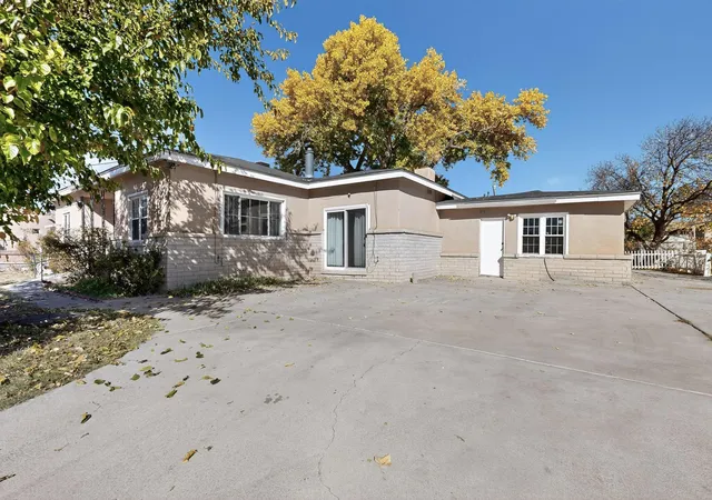 Photo 3 of Sale Pending at 2715 Floral Rd Nw, Albuquerque, NM 87104 | MLS# 1094355 | Listing updated on 2026-09-03