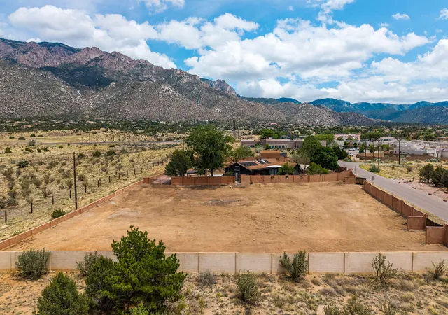 Photo 2 of Sale Pending at 12519 Elena Dr Ne, Albuquerque, NM 87122 | MLS# 1085412 | Listing updated on 2026-09-09