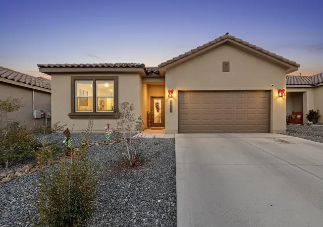 Photo 3 of Single family home for sale at 1933 Tesoro Loop Nw, Los Lunas, NM 87031 | MLS# 1094629 | Listing updated on 2026-09-10