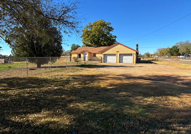 Photo 1 of Single family home for sale at 1100 S Prince St, Clovis, NM 88101 | MLS# 1095130 | Listing updated on 2026-09-21