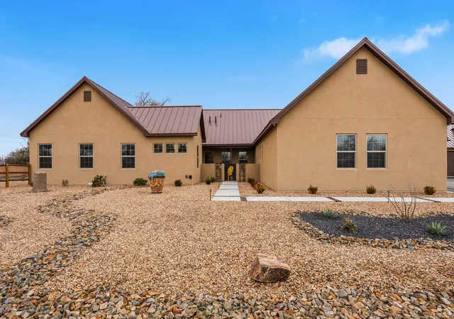 Photo 3 of Single family home for sale at 1 Crew Ln, Corrales, NM 87048 | MLS# 1096560 | Listing updated on 2026-09-10