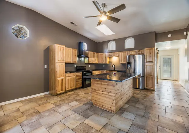 Photo 4 of Sale Pending at 1048 Goff Blvd SW, Albuquerque, NM 87105 | MLS# 1098291 | Listing updated on 2026-09-07