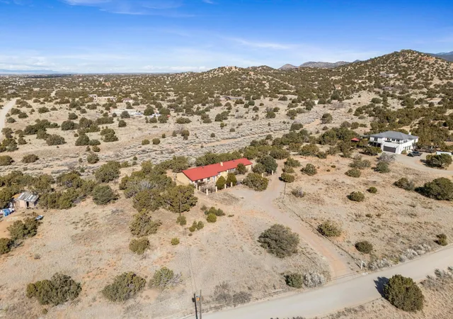 Photo 4 of Single family home for sale at 42 Coyote Xing, Santa Fe, NM 87508 | MLS# 1098398 | Listing updated on 2026-09-06