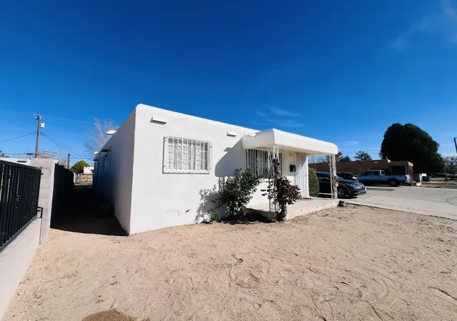 Photo 2 of Sale Pending at 636 San Pedro Dr Se, Albuquerque, NM 87108 | MLS# 1098982 | Listing updated on 2026-09-08
