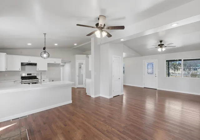 Photo 4 of Single family home for sale at 14 Calle Del Rio, Los Lunas, NM 87031 | MLS# 1099632 | Listing updated on 2026-09-11