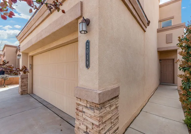 Photo 4 of Sale Pending at 2019 Fonner Dr SE, Albuquerque, NM 87123 | MLS# 1099718 | Listing updated on 2026-10-07