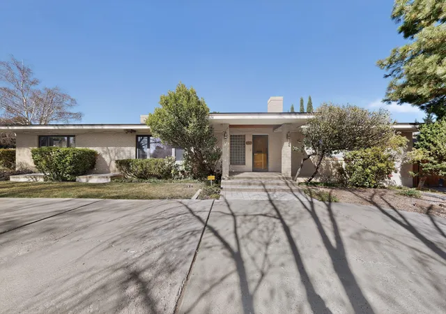 Photo 3 of Sale Pending at 525 Sierra Dr Se, Albuquerque, NM 87108 | MLS# 1100531 | Listing updated on 2026-09-07