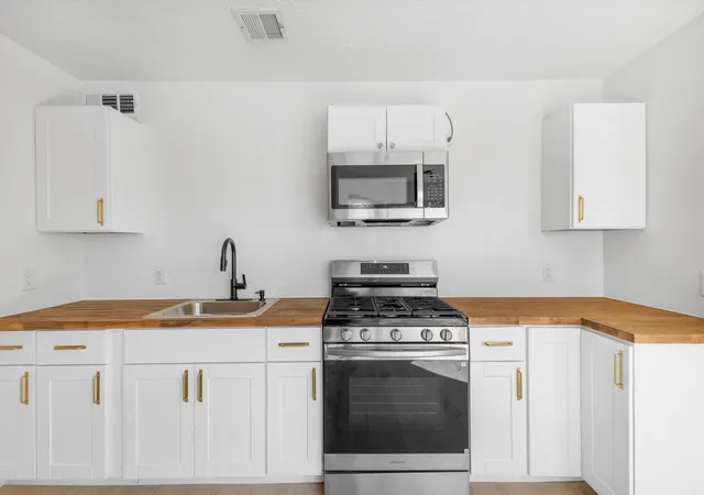 Photo 3 of Single family home for sale at 9225 Mescalero Rd NE, Albuquerque, NM 87111 | MLS# 1100876 | Listing updated on 2026-09-07